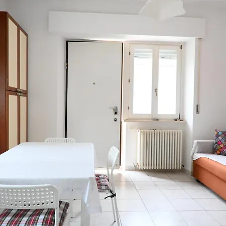 S349 - Sirolo, Comodo Bilocale Con Patio Esterno 锡罗洛